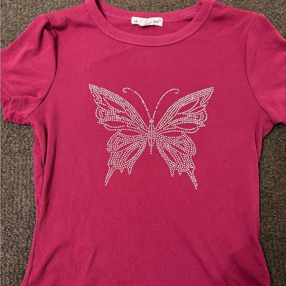 Charlotte Russe Ribbed Short Sleeve Tee with Rhinestone Butterfly (size: m)